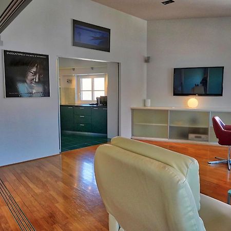 Poet Apartment Любляна Экстерьер фото